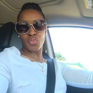 Meet your Posher, Felicia